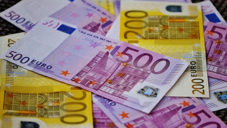 EUR/USD Eyes More Upsides, USD/CHF Turns Red