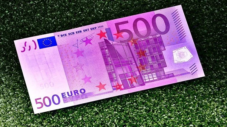 EUR/USD Gains Momentum, USD/CHF Eyes Upside Break