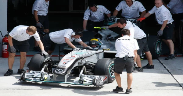 Crypto Supports Formula 1 Racing in Modern Technology , Says Mercedes Lead
