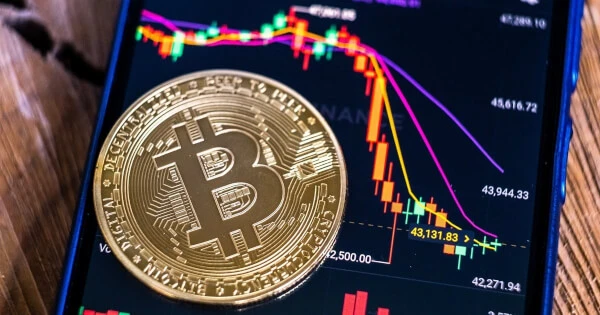 Cryptoassets Use in Ukraine War under Scrutiny by Global Regulators: Reuters