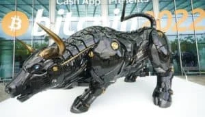 Miami Mayor Unveils Bullish Crypto Statue at Bitcoin Conference