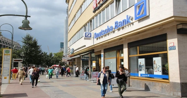 Deutsche Bank Sees Bitcoin Touch $28,000 By 2022 End, But Warns of Risks Ahead