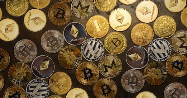 Canadian PM Justin Trudeau Denounces Cryptos as Escape from Inflation