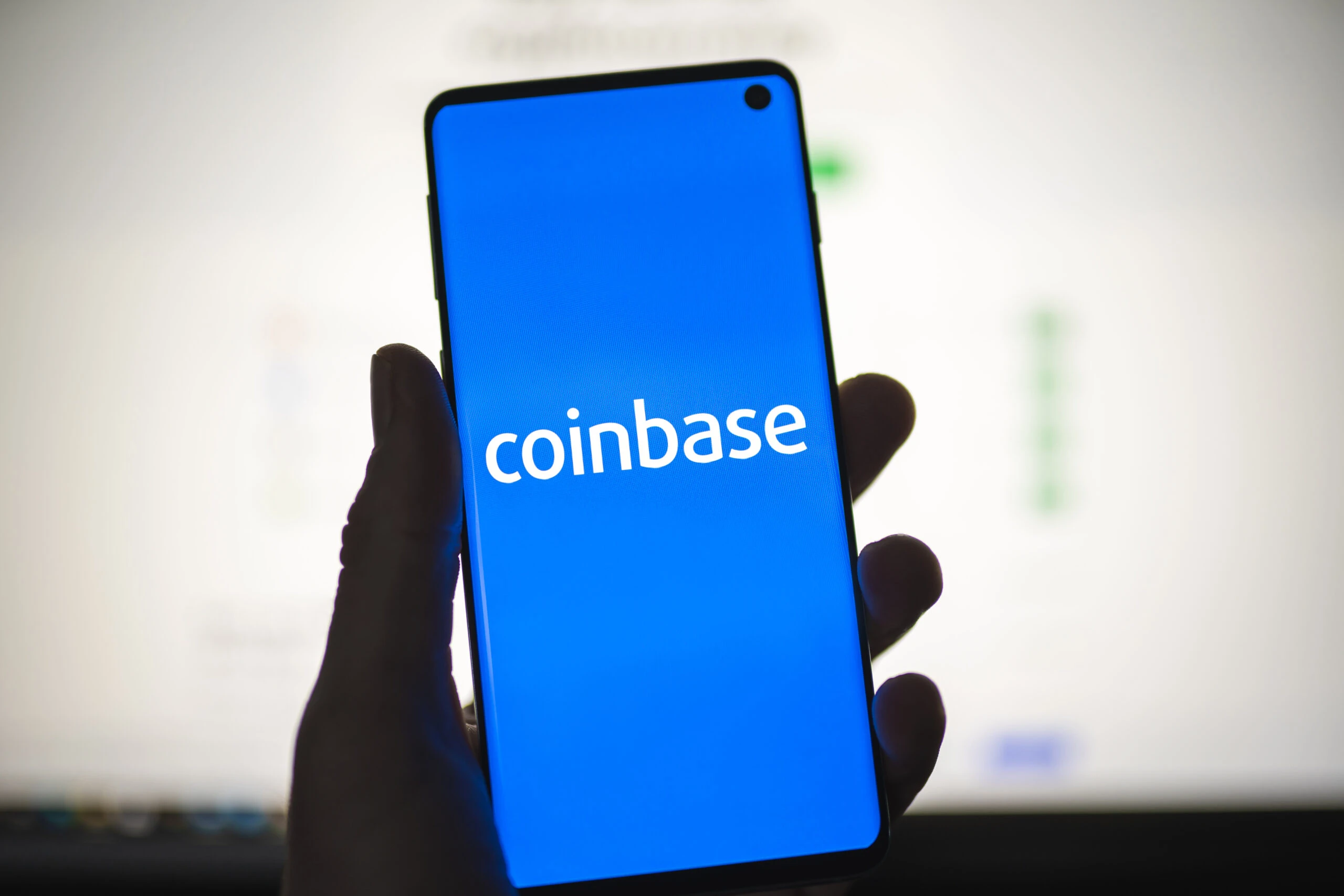 Coinbase files brief backing Grayscale’s ETF lawsuit against SEC