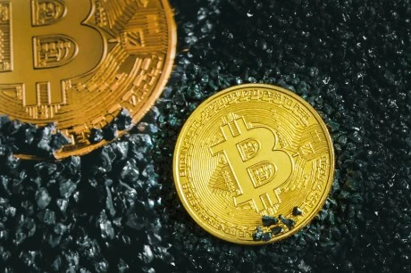 This Bitcoin Halving May Not Result In Supply Squeeze: Glassnode
