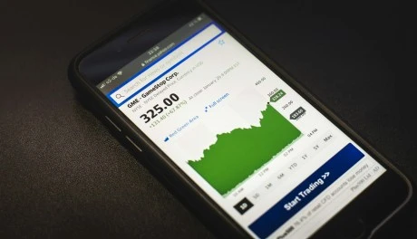 Solana-Based GameStop Tribute Token (GME) Soars 300% Following Roaring Kittys Return