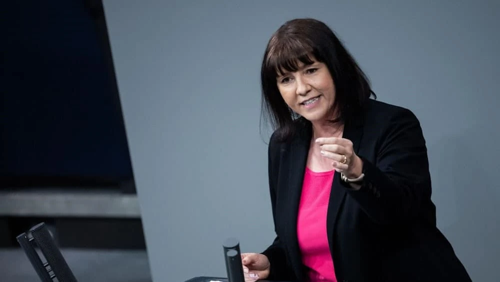 HODL Instead of Sell: German MP Criticizes Governments Approach of Selling Bitcoin