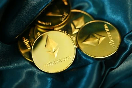 Ethereum Is Not Dead: Broadening Wedge Suggests Another Leg-Up Is Coming