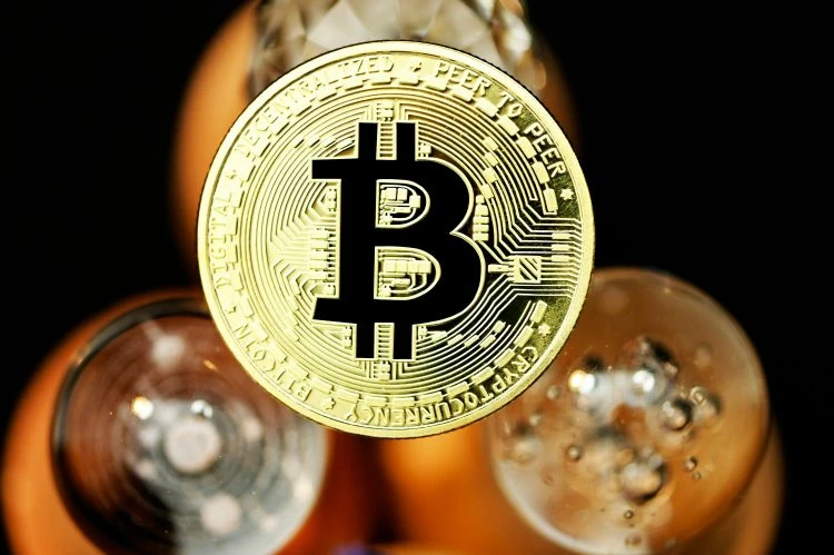 Bitcoin Stays Resilient While Wall Street Stumbles  Details