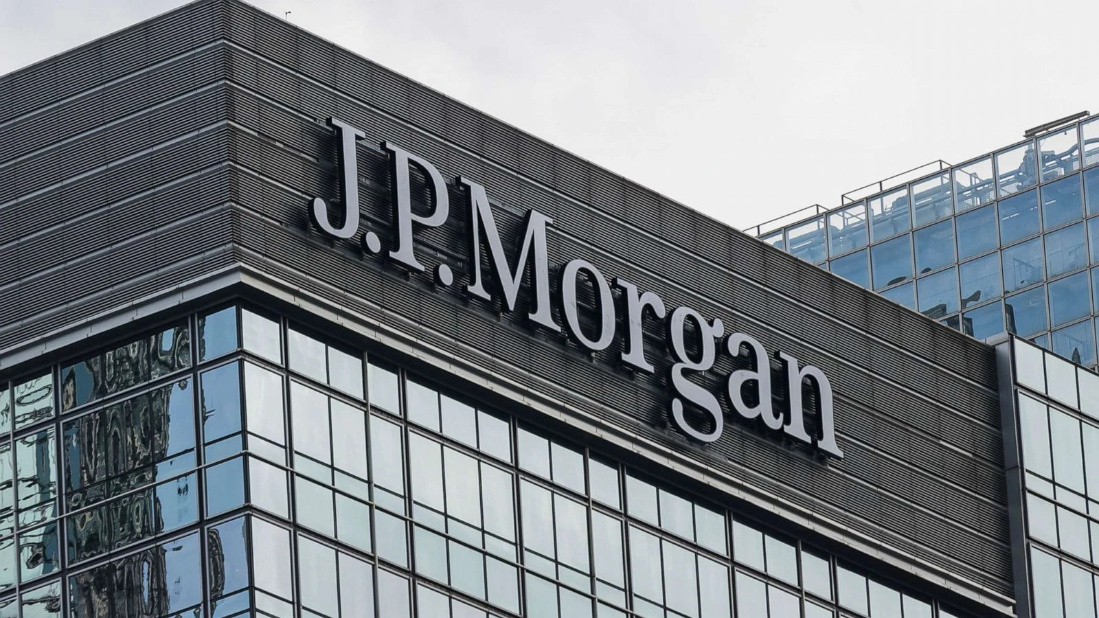 JPMorgan Finally Lets Clients Buy Bitcoin